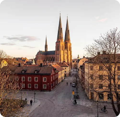 Domkyrkans torn över gatorna i centrum